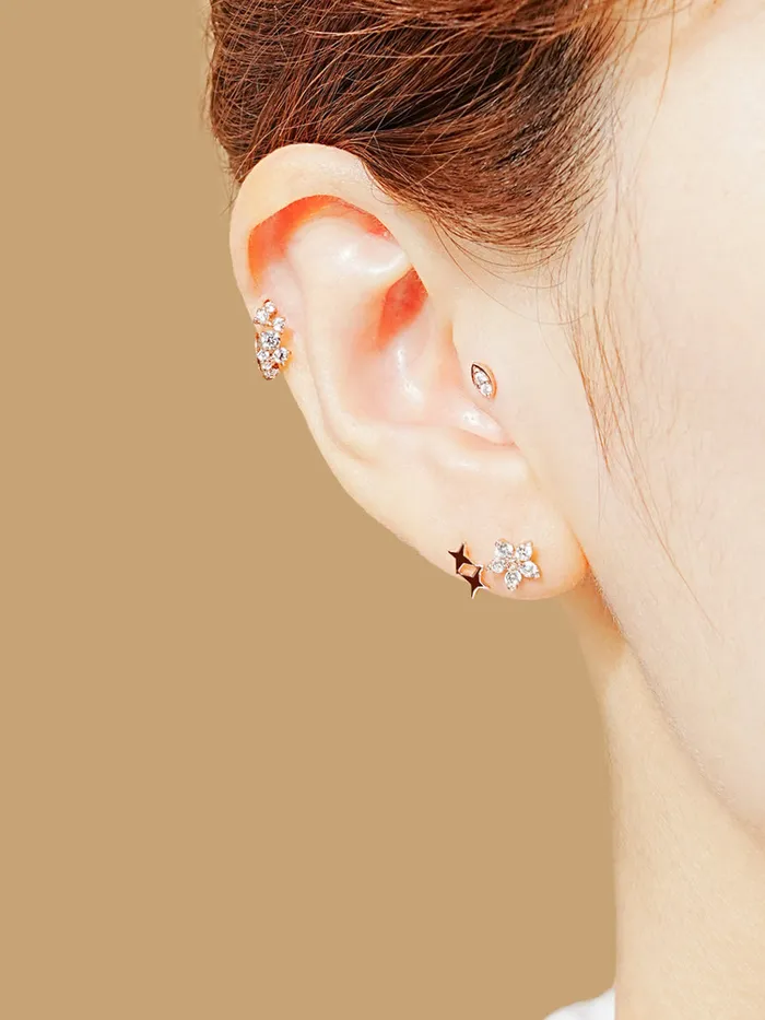 MinimalBijoux Earrings 14K Gold Twinkle Stars Cartilage Earrings 20G18G16G