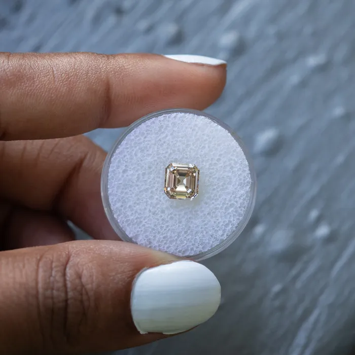 misfit Rings 171CT ASSCHER CUT DIAMOND CHAMPAGNE C3 COLOR VS1 CLARITY 636X676X397MM