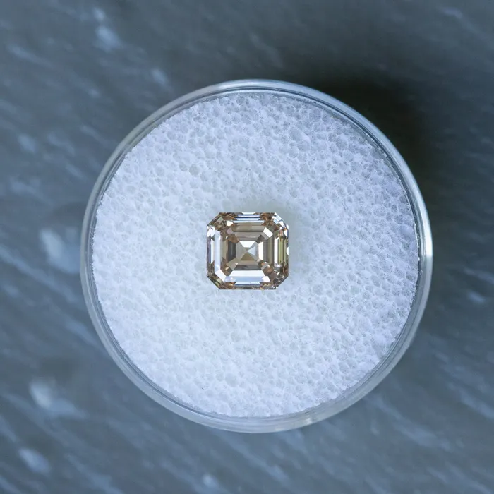 misfit Rings 171CT ASSCHER CUT DIAMOND CHAMPAGNE C3 COLOR VS1 CLARITY 636X676X397MM